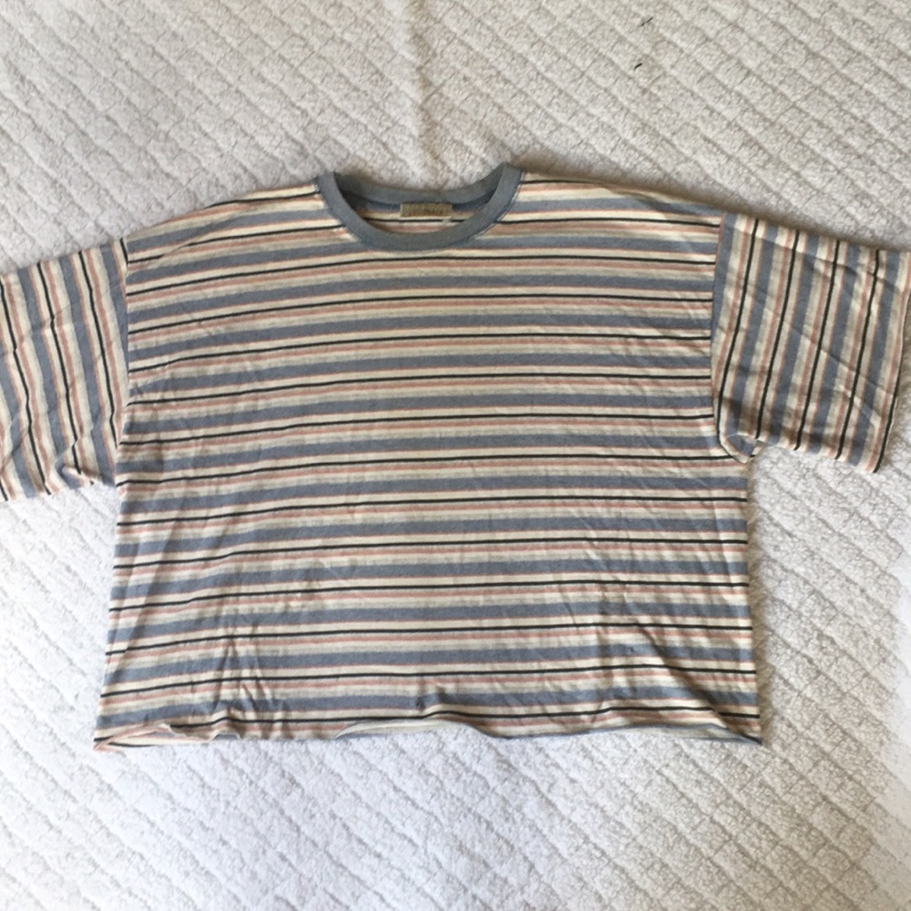 Cute 90s style cropped t-shirt